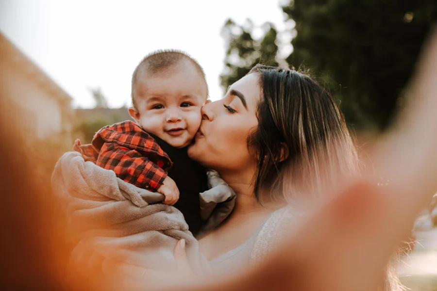 Consejos financieros para apapachar a mamá este 10 de mayo sin morir en el intento